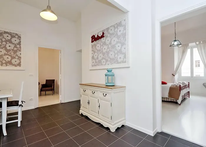 Apartment Charming Antonia 300 Mt From Colosseum Rom